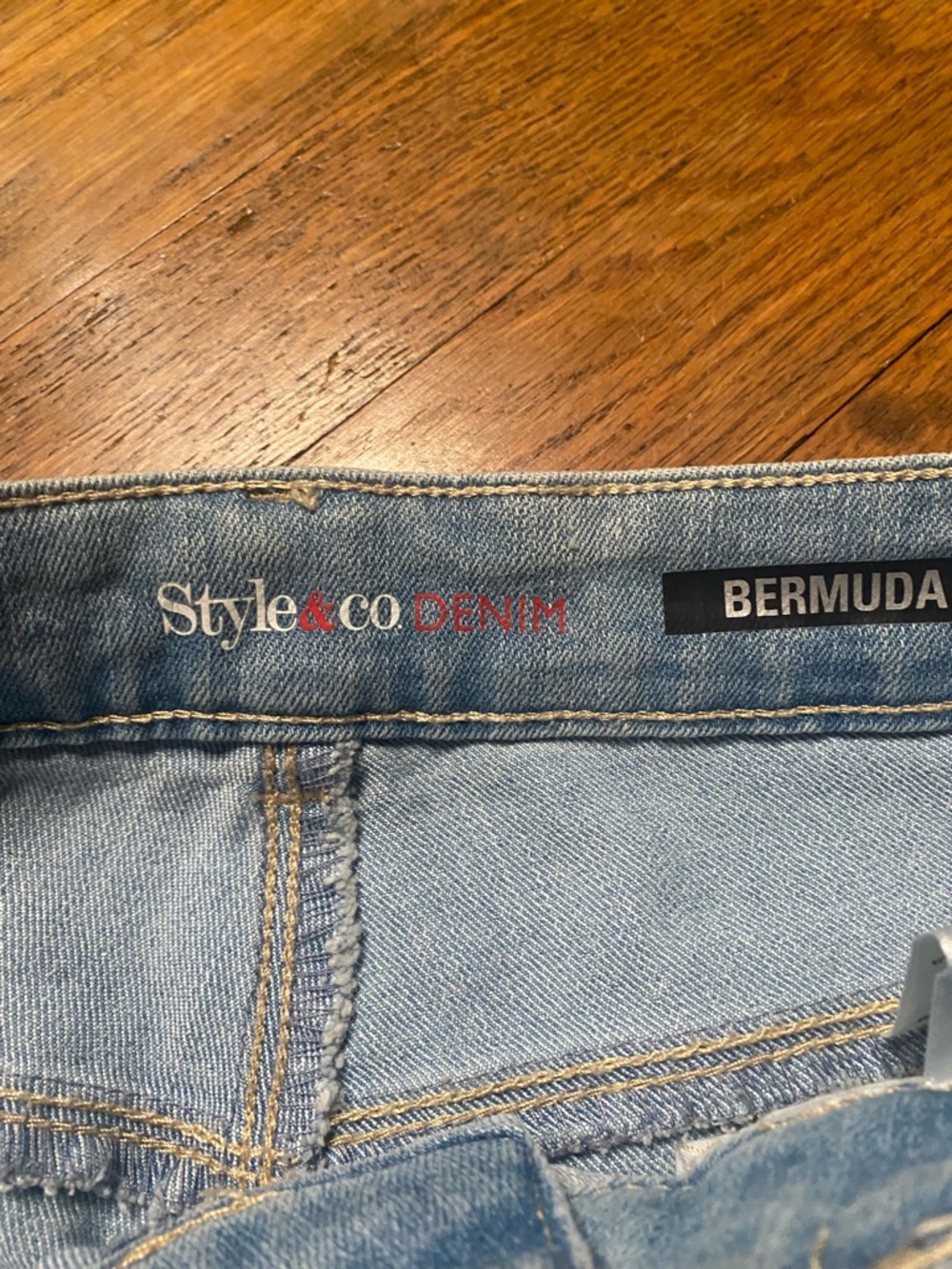 Style & Co Denim Bermuda Shorts Light Wash Distressed Mid Rise Size 4- NWT - Picture 4 of 9